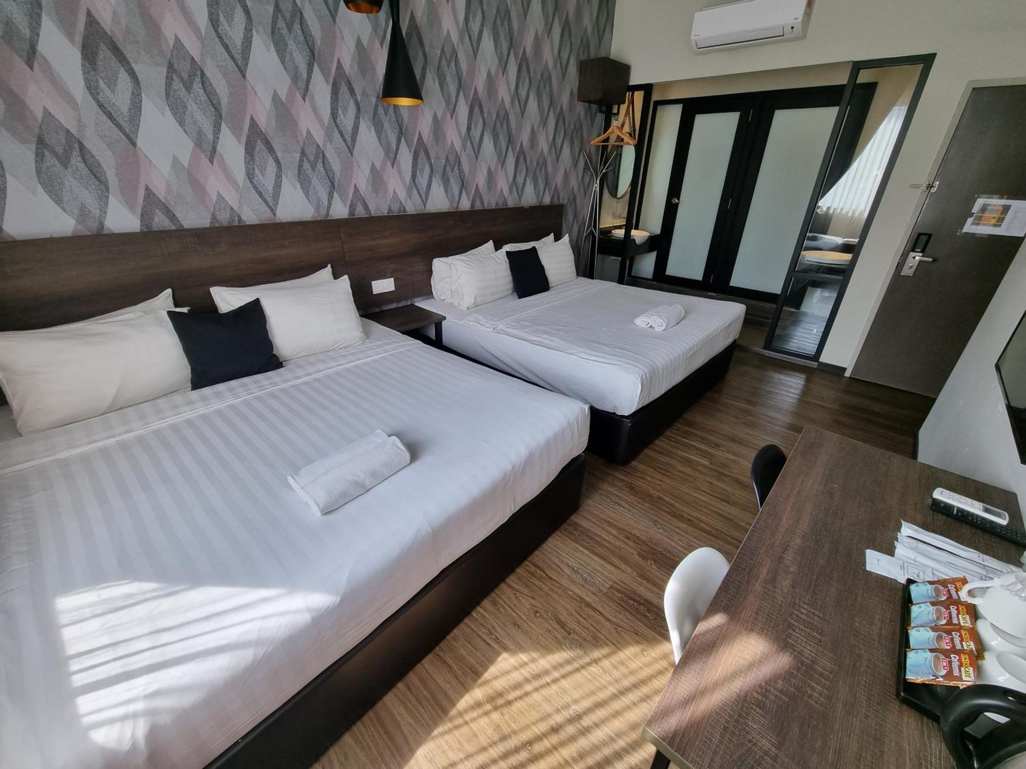 The Square Hotel Skudai Buitenkant foto