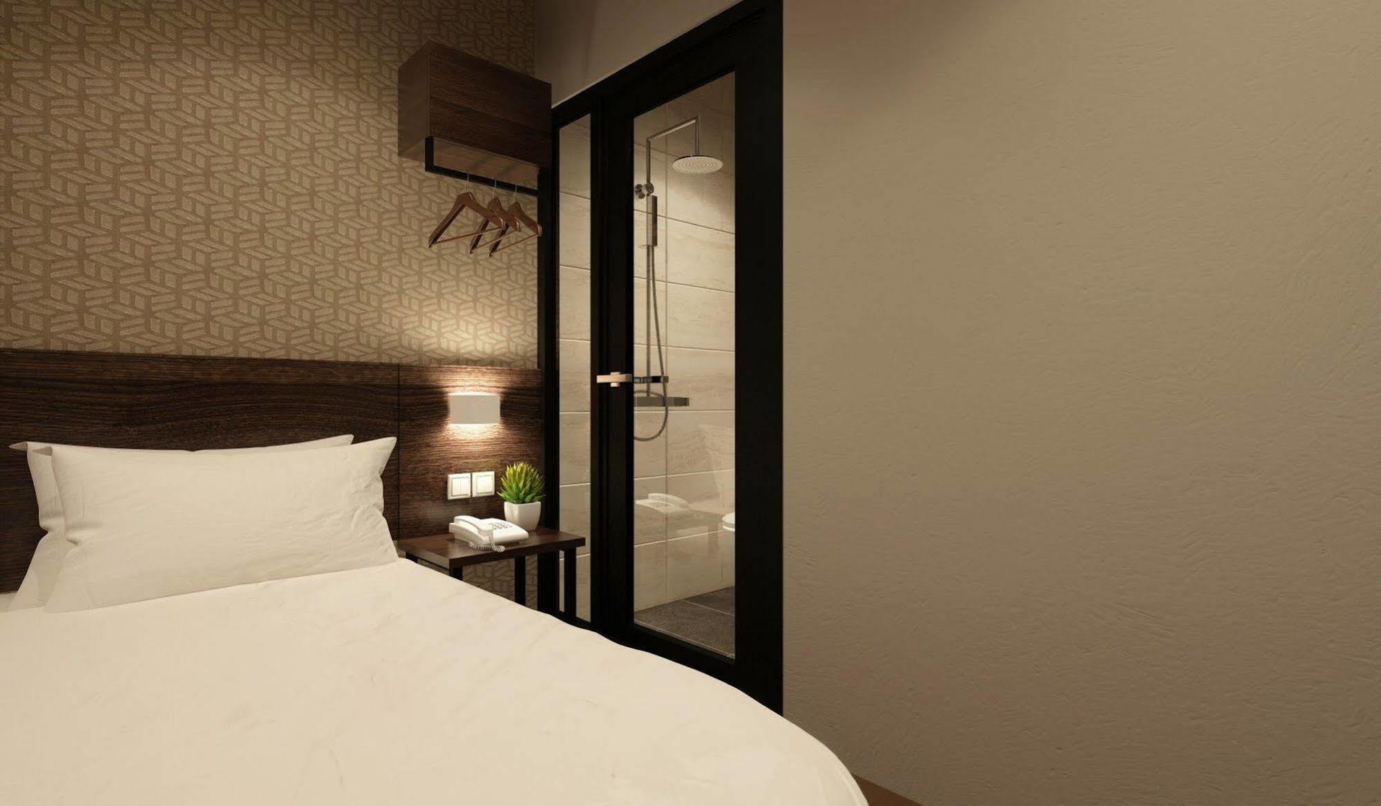 The Square Hotel Skudai Buitenkant foto