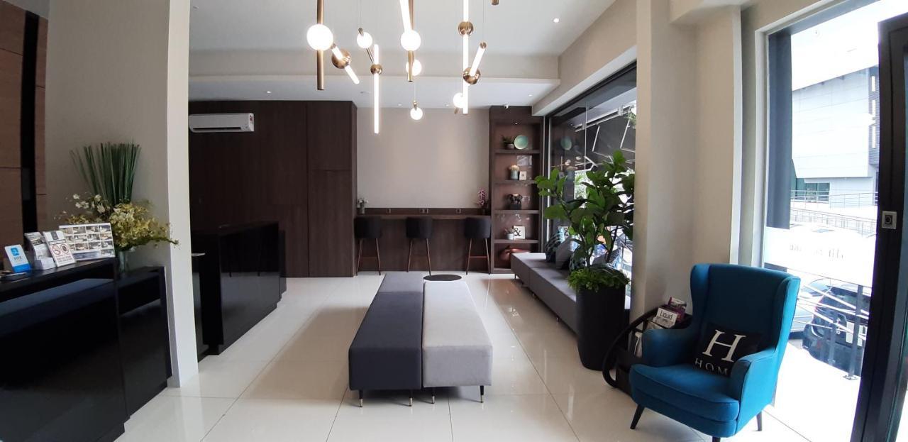 The Square Hotel Skudai Buitenkant foto